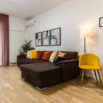 Amalia - Quiet 1Br Apartment With Parking & Wi-Fi