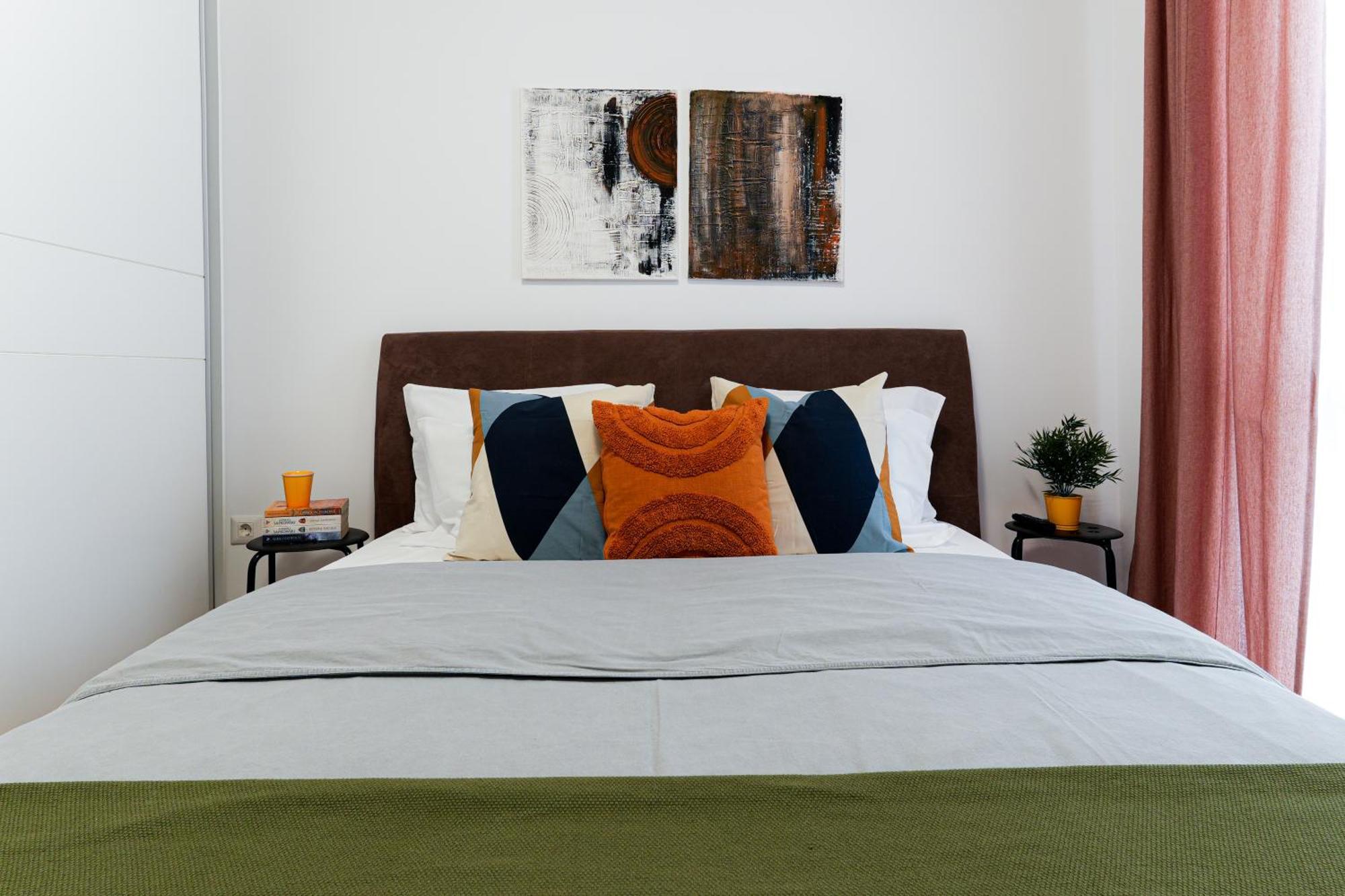Appartamento Amalia - Quiet 1br With Parking & Wi-fi Bucarest