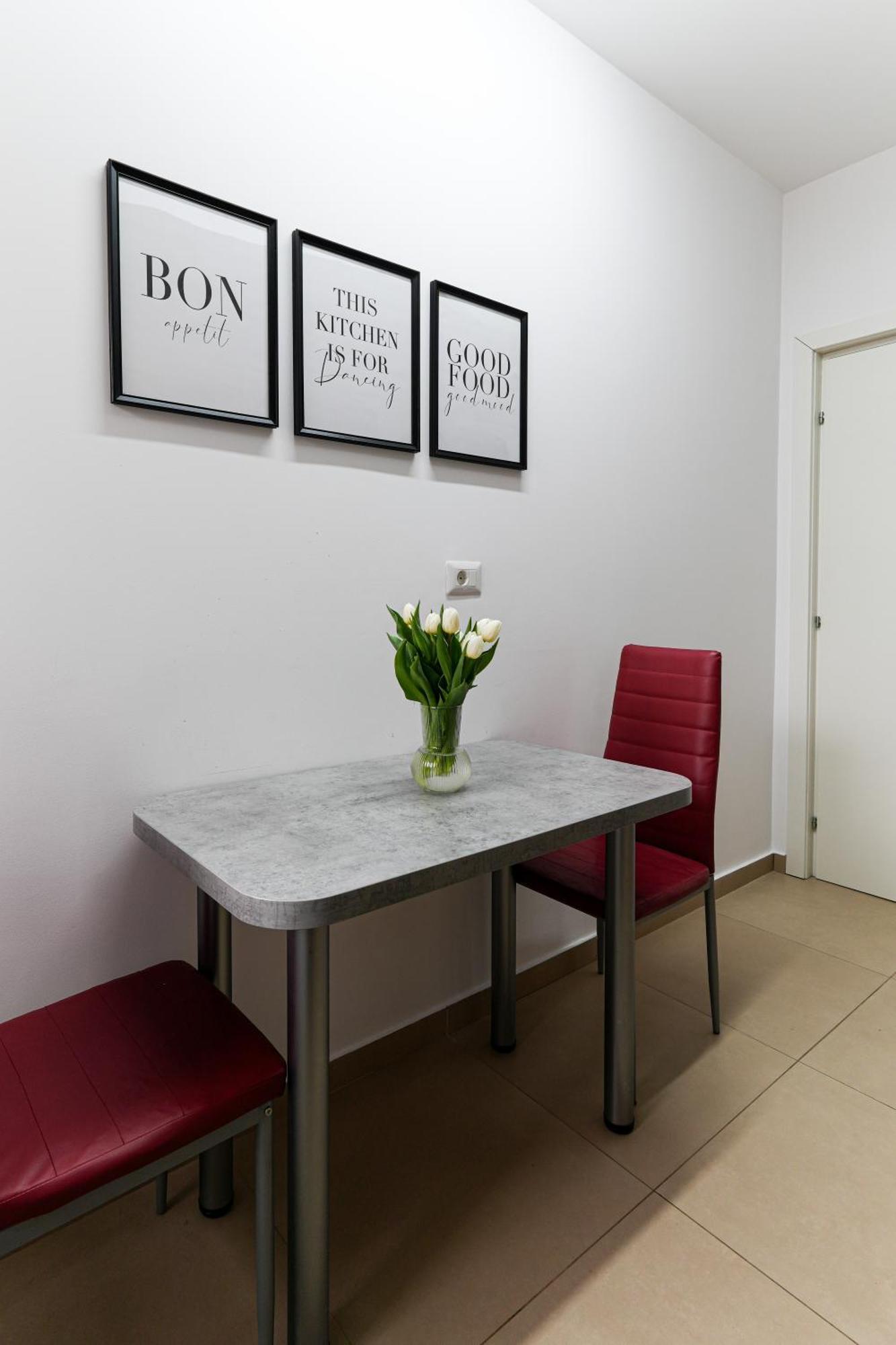 Amalia - Quiet 1br With Parking & Wi-fi Bucharest